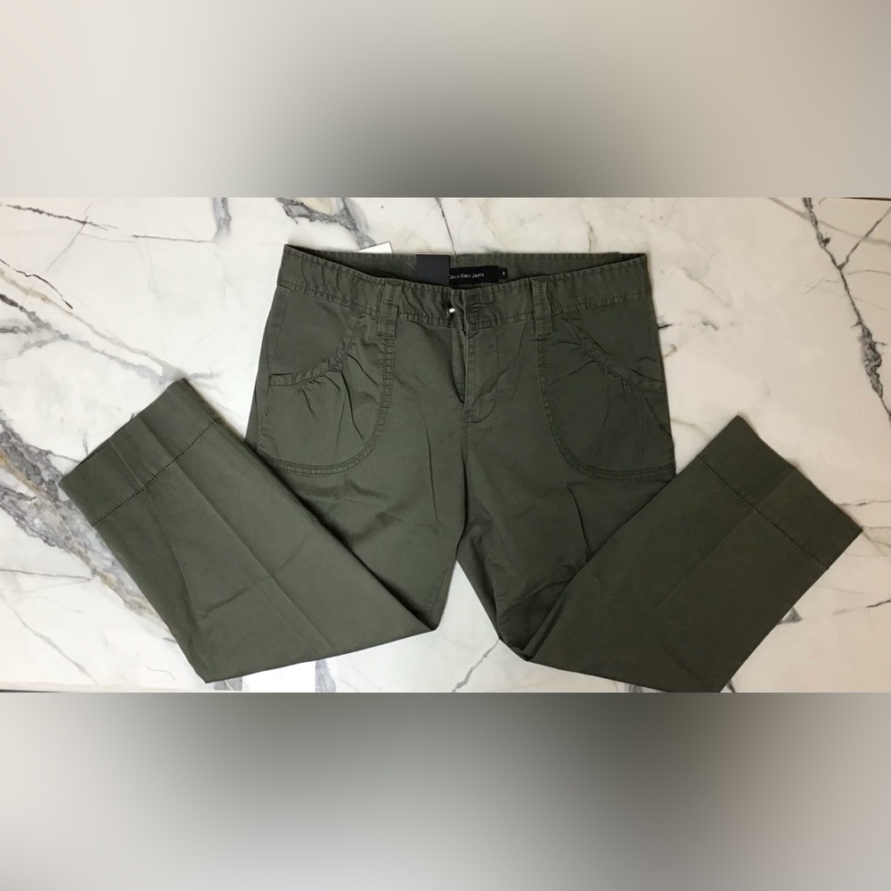 Calvin Klein Capri’s - Size 6